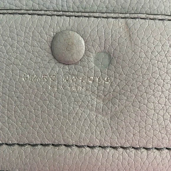 NWT MARC JACOBS LIGHT GREY GENUINE Leather Bifold Wallet Purse MSPR $165 Read - Picture 2 of 14